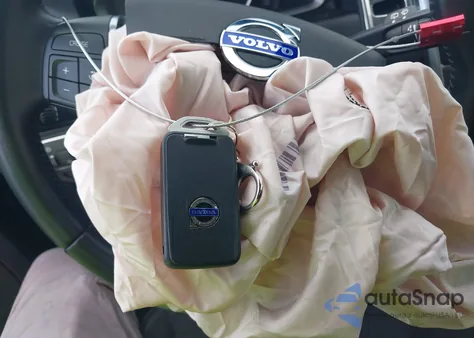 2016 Volvo Xc60 T5 Drive-E z USA, uszkodzony, nr VIN YV440MDJXG2849611